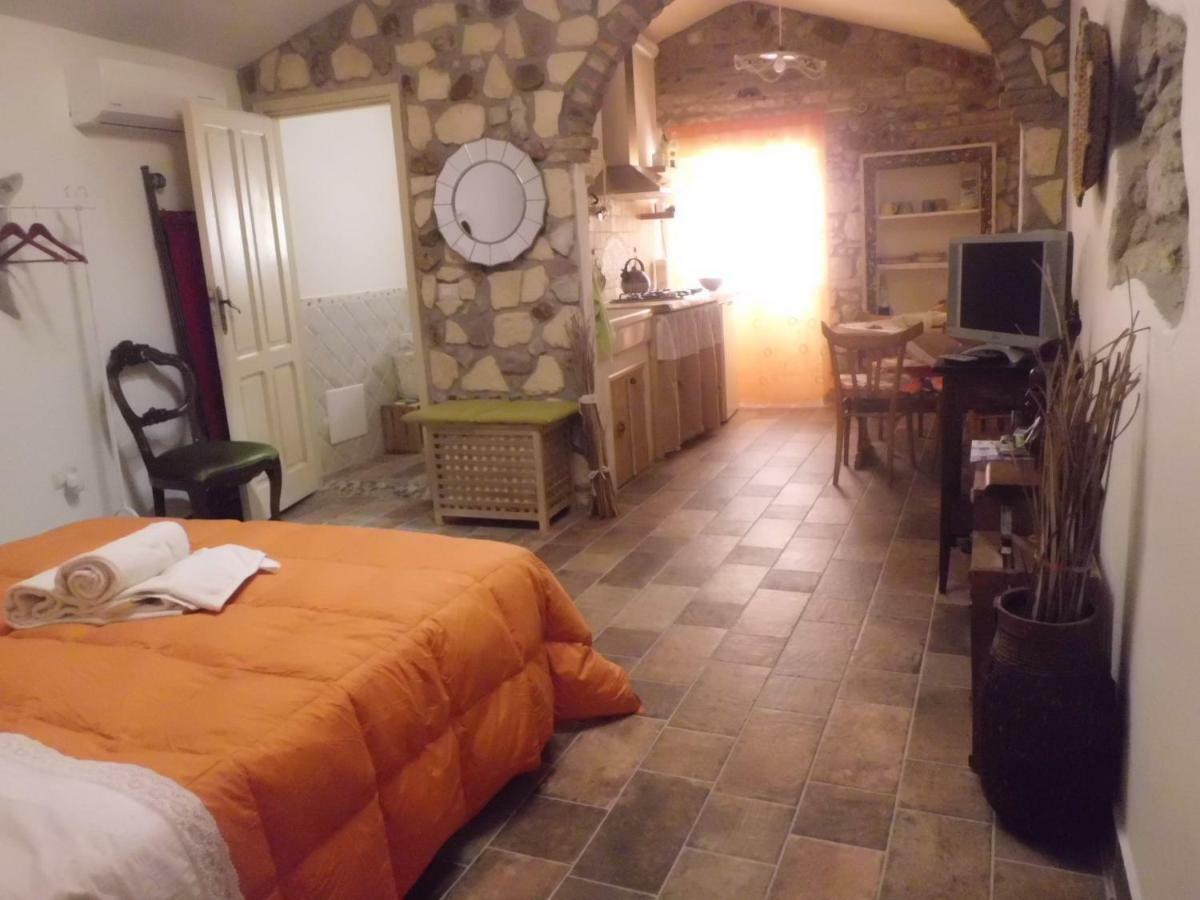 Agriturismo Su'E Lentu Bosa Exterior foto